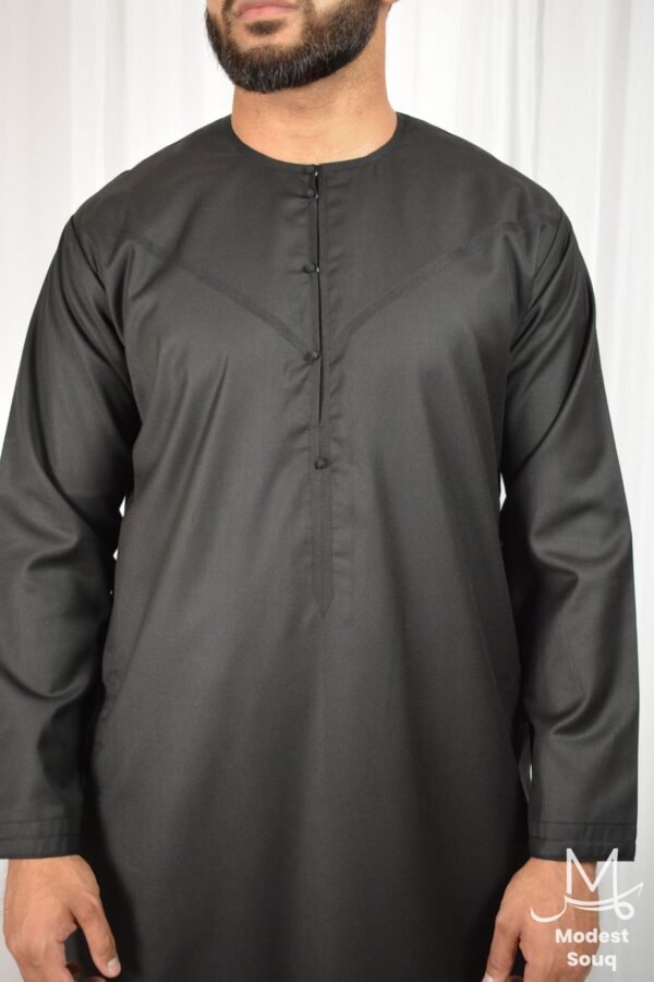 black emirati thobe