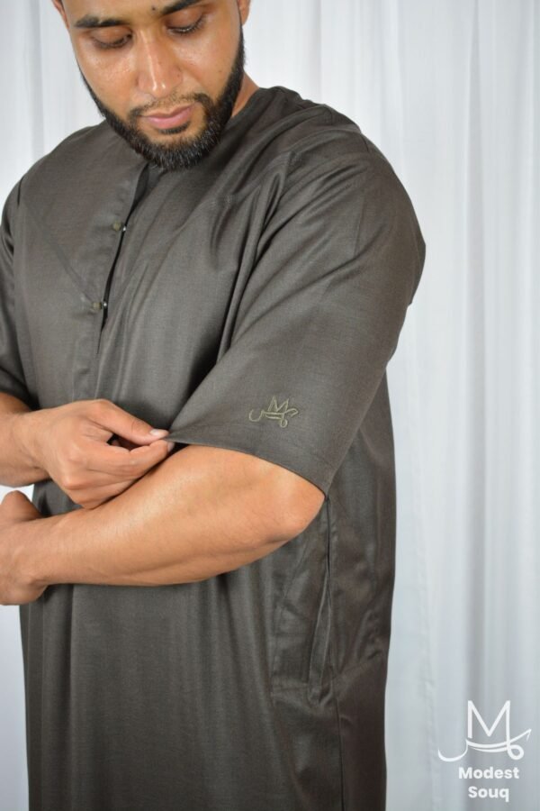 brown emirati thobe