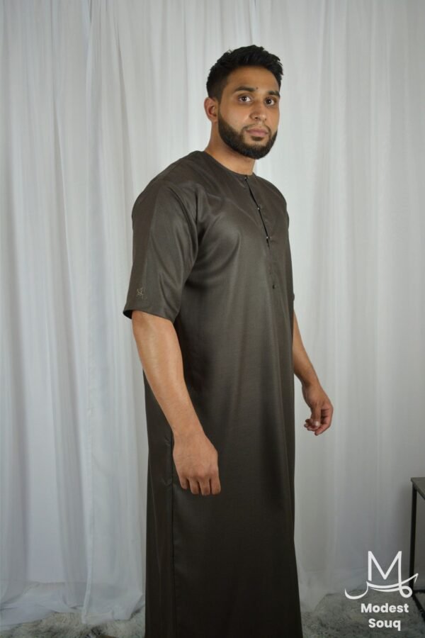 Brown Emirati Short Sleeve Thobe - Image 4