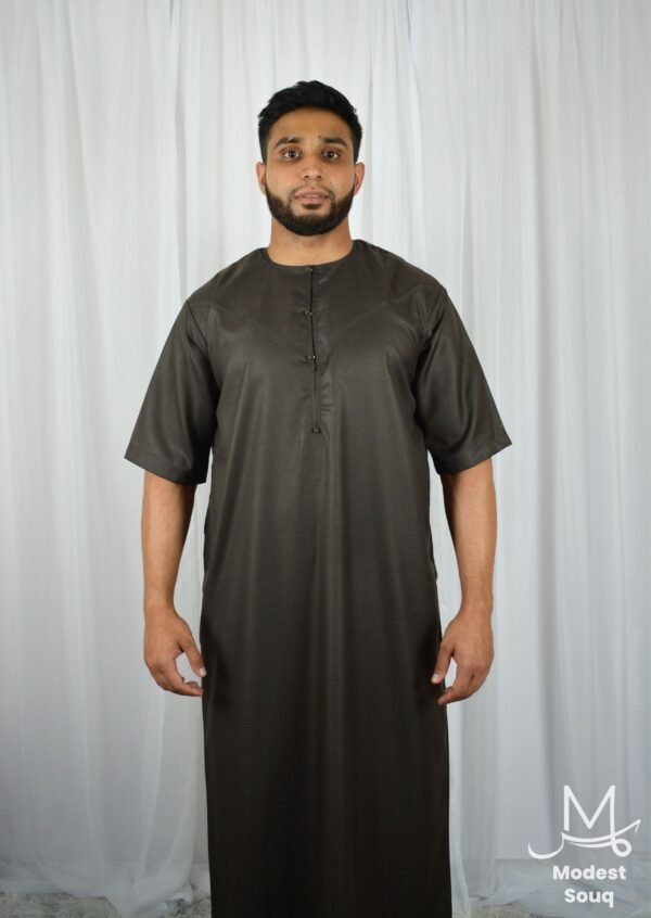 Brown Emirati Short Sleeve Thobe - Image 2
