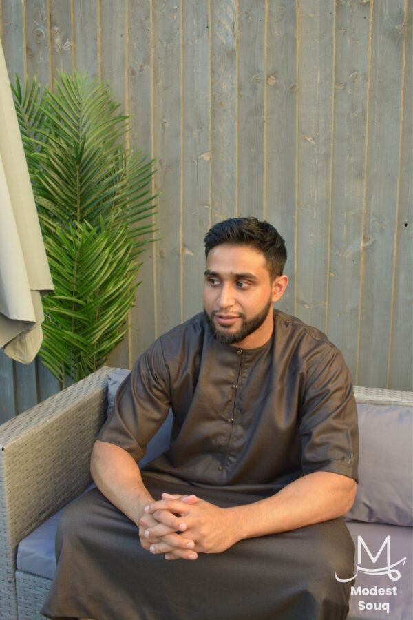 Brown Emirati Short Sleeve Thobe - Image 5