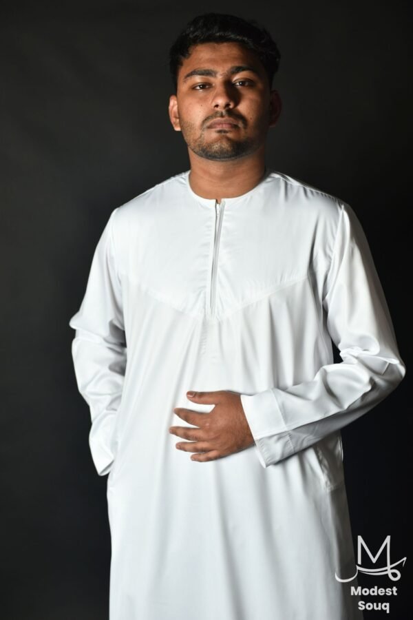 white emirati thobe