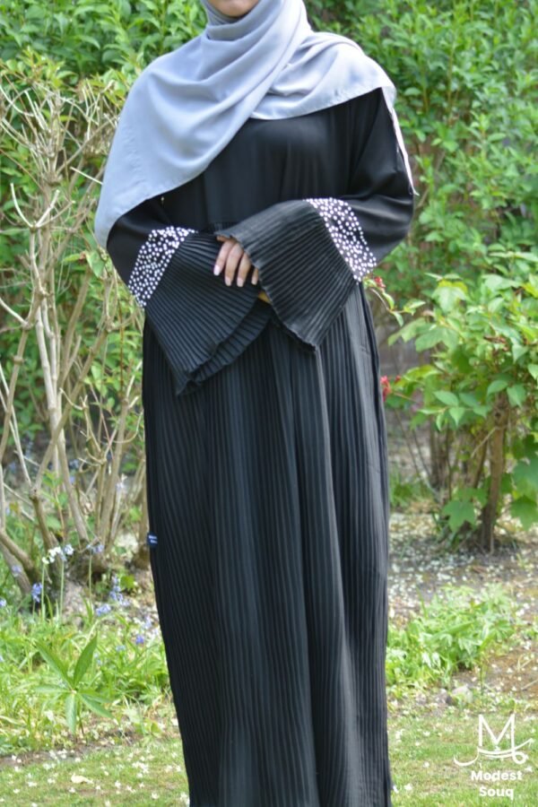 pleated black abaya