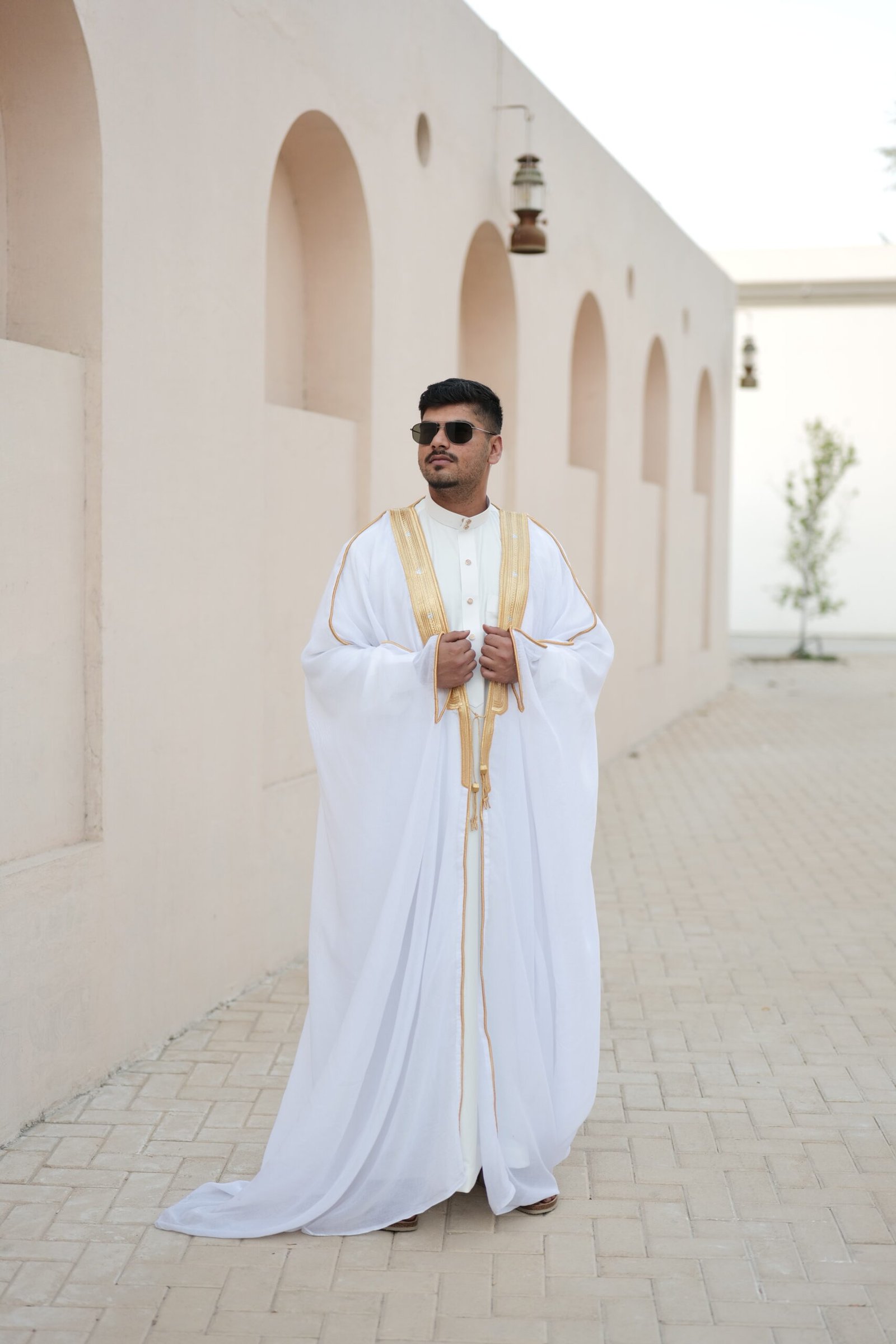 Bisht white and gold full view